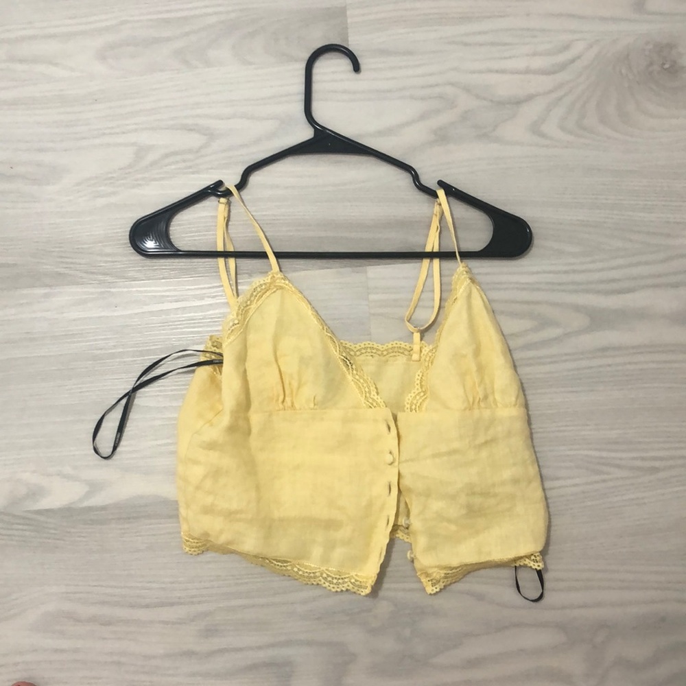 Cute yellow crop top